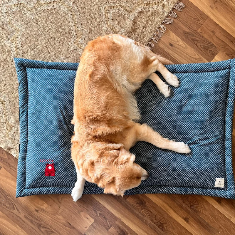 - ​​Pet toys under    yuanPoochMate Little Bear Dog Mat