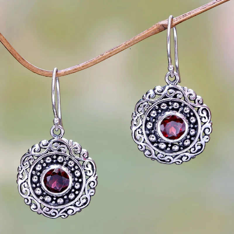  -Anti-scratch scratching board AND cat bed in oneSolar Flares Round Sterling Silver and Garnet Dangle Earrings